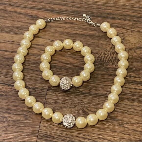 Faux Pearl Bridal Choker Necklace and Bracelet Silver Rhinestone Bead Detail - Picture 5 of 8